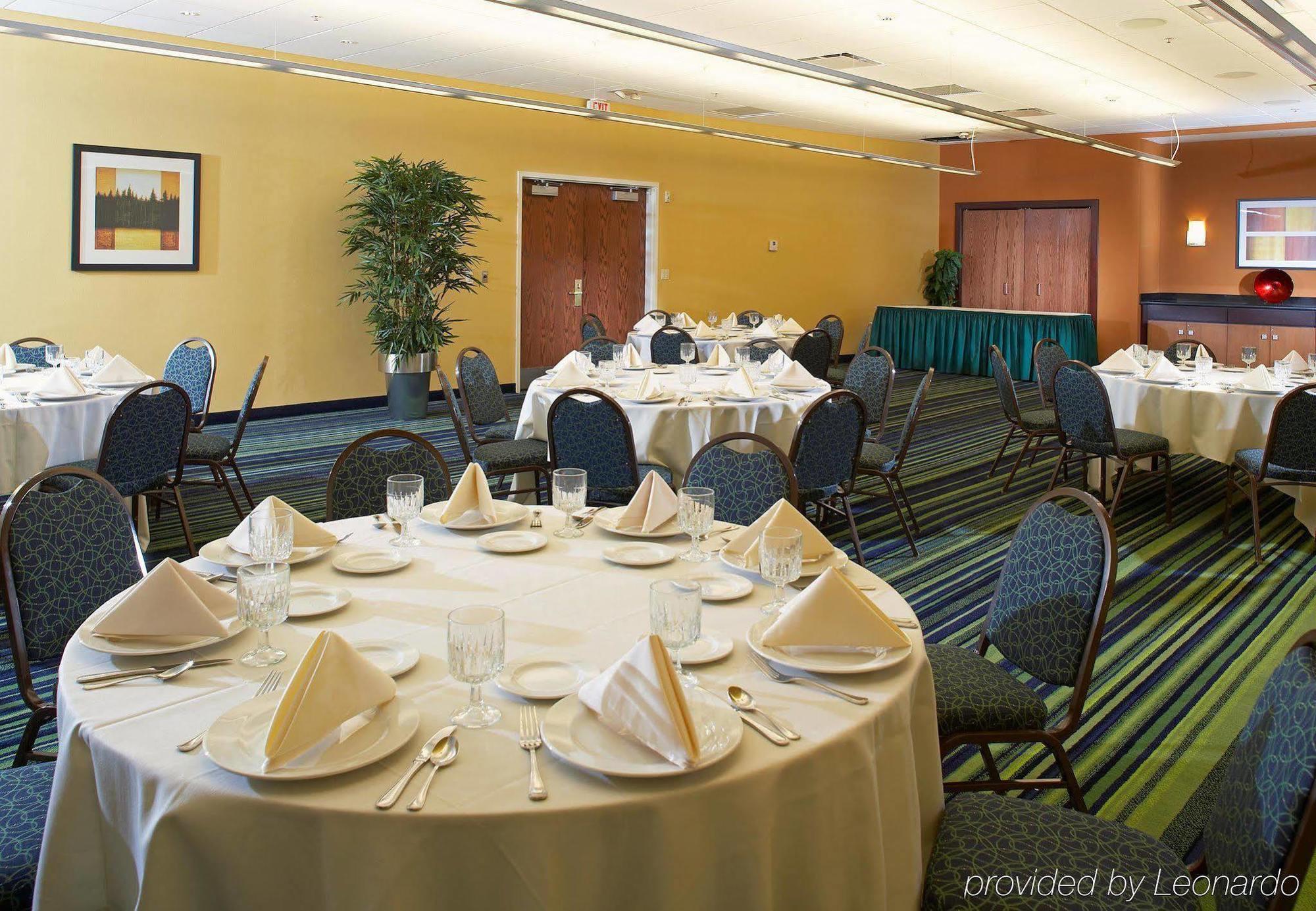 Fairfield Inn & Suites By Marriott Cleveland Beachwood Restaurace fotografie